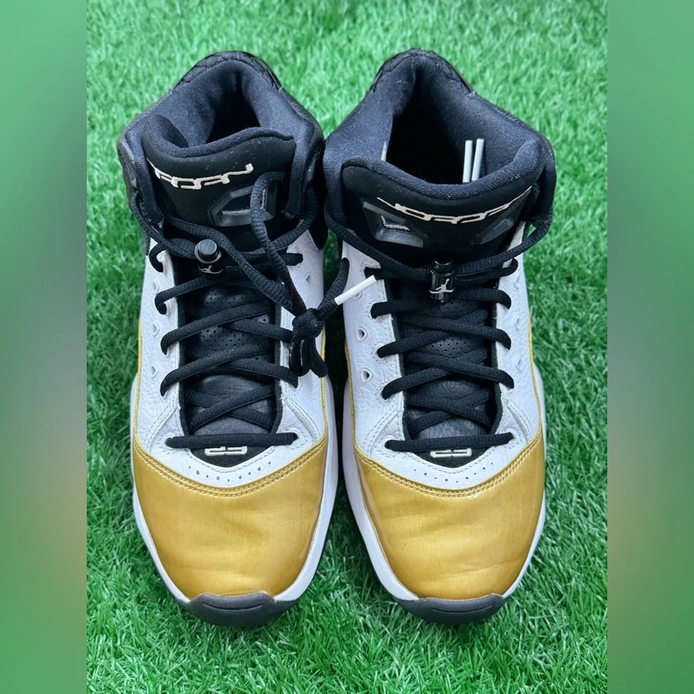 Men’s Jordan B'Loyal White Black Gold‎ Size 8